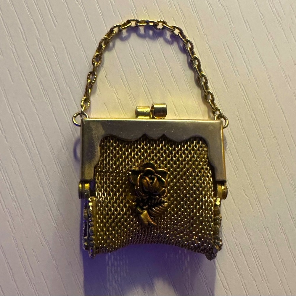 Vintage 1960's Gold Tone Mesh Coin/Pill Purse Rose Pendant Accent